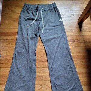 Vuori Halo Essential Wideleg pants Women's XS   Retails for $118
